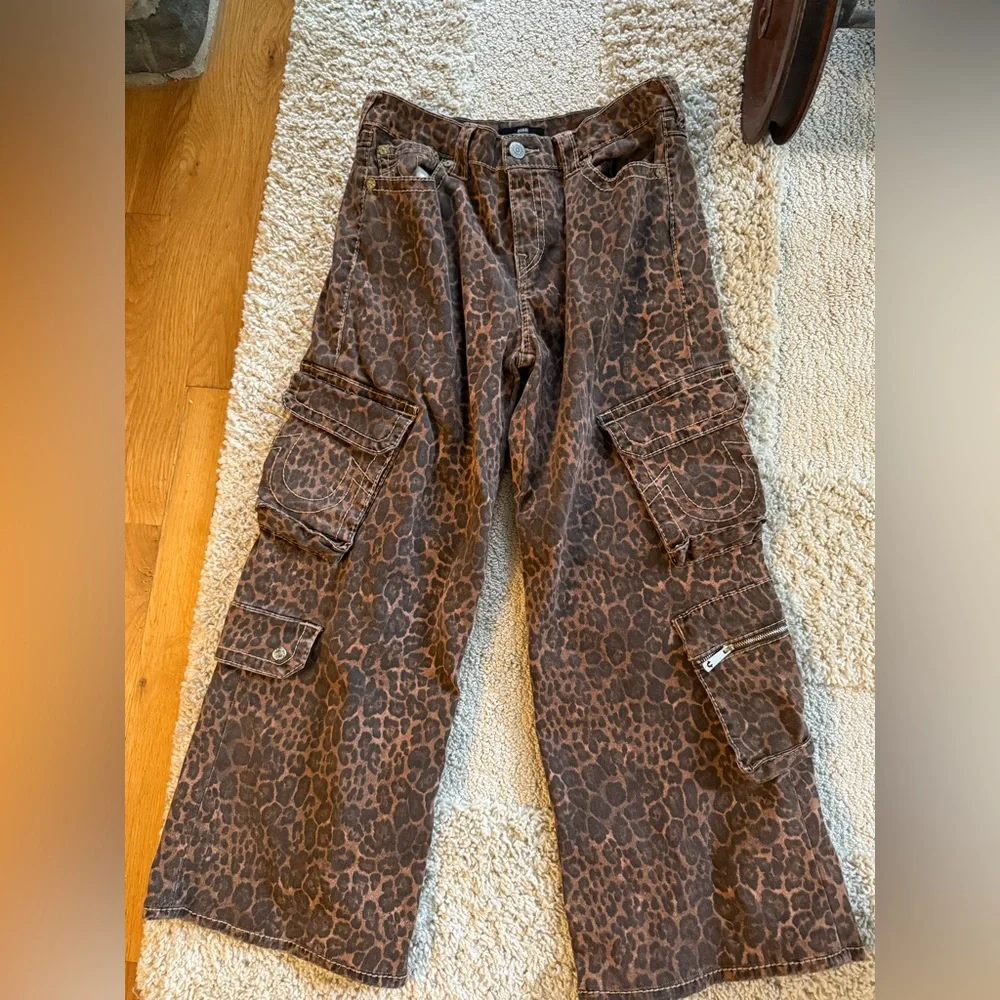 True Religion Brown Leopard Print Women Jeans - Picture 3 of 8